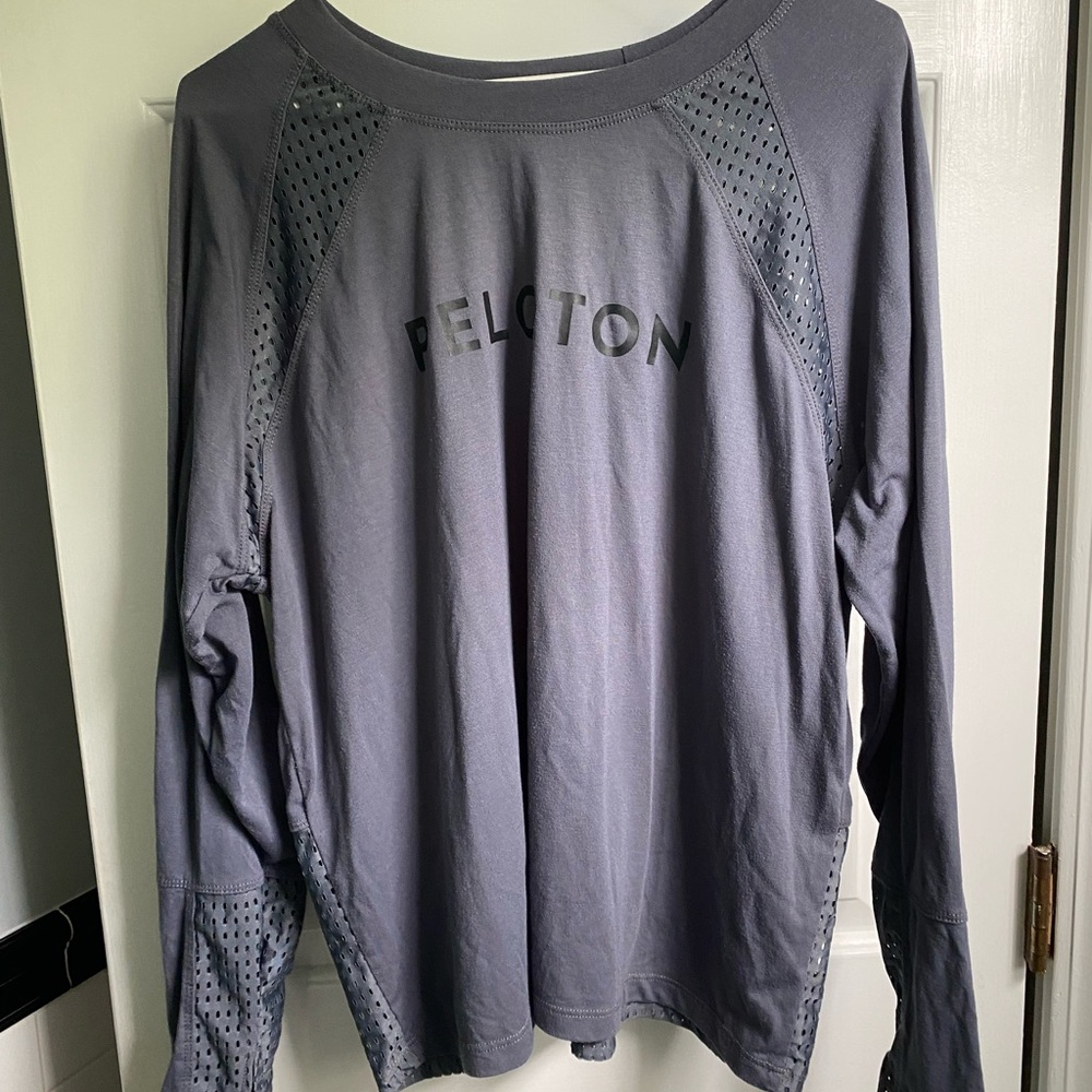 Peloton women’s long sleeve tee in small